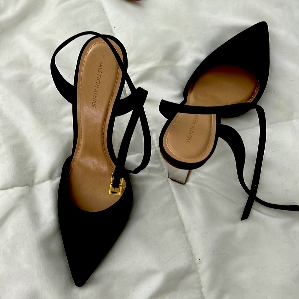 Gently worn no scuffs in suede